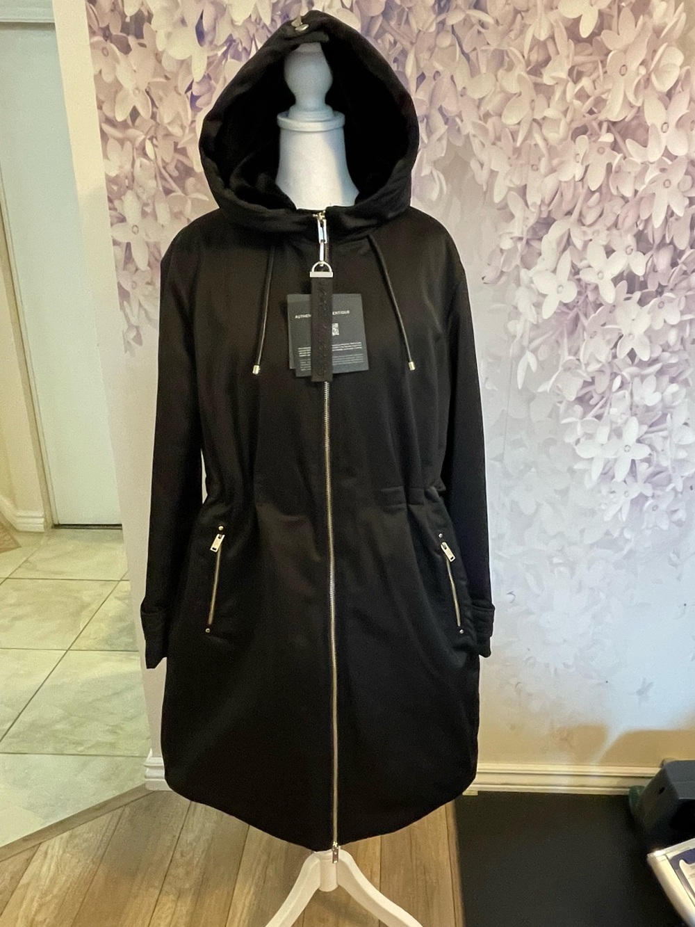 Moose Knuckles Gold Series Azurite Parka in black size S